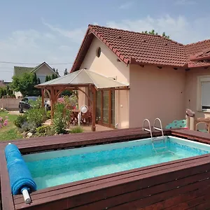 https://erzsi-mama-apartman.hotels-hajduszoboszlo-hungary.com