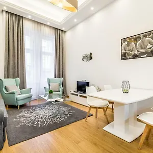 Hello Downtown - Movie Apartment